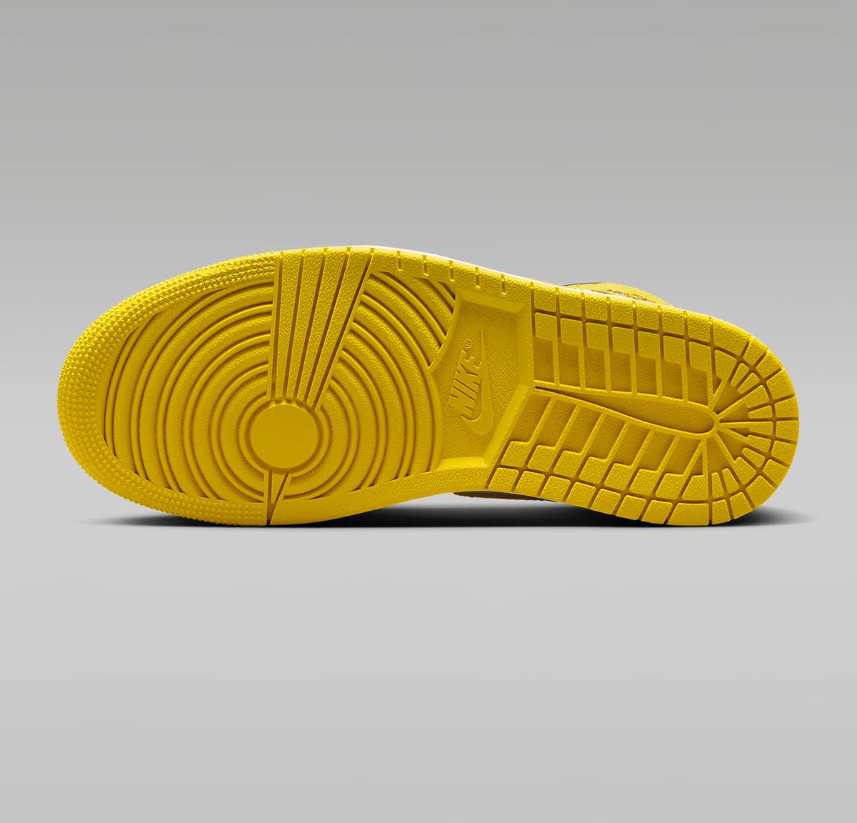 Nike Air Jordan 1 Mid Sneakers
