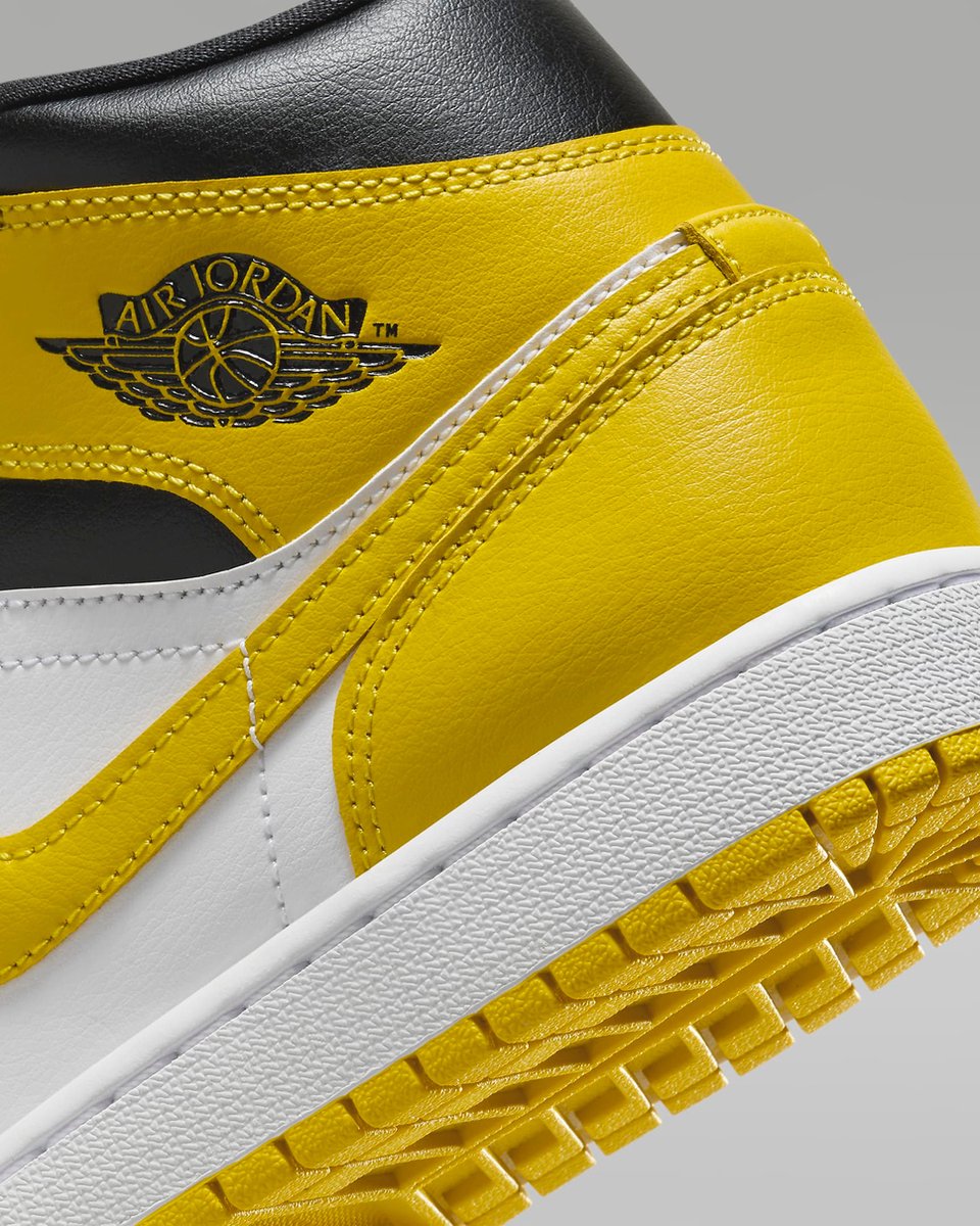Nike Air Jordan 1 Mid Sneakers