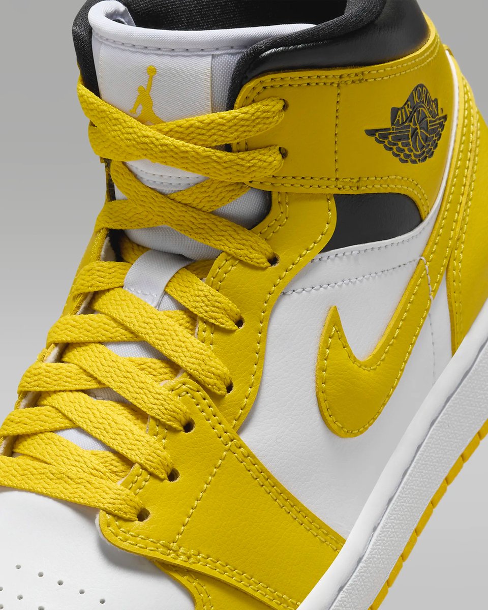 Nike Air Jordan 1 Mid Sneakers