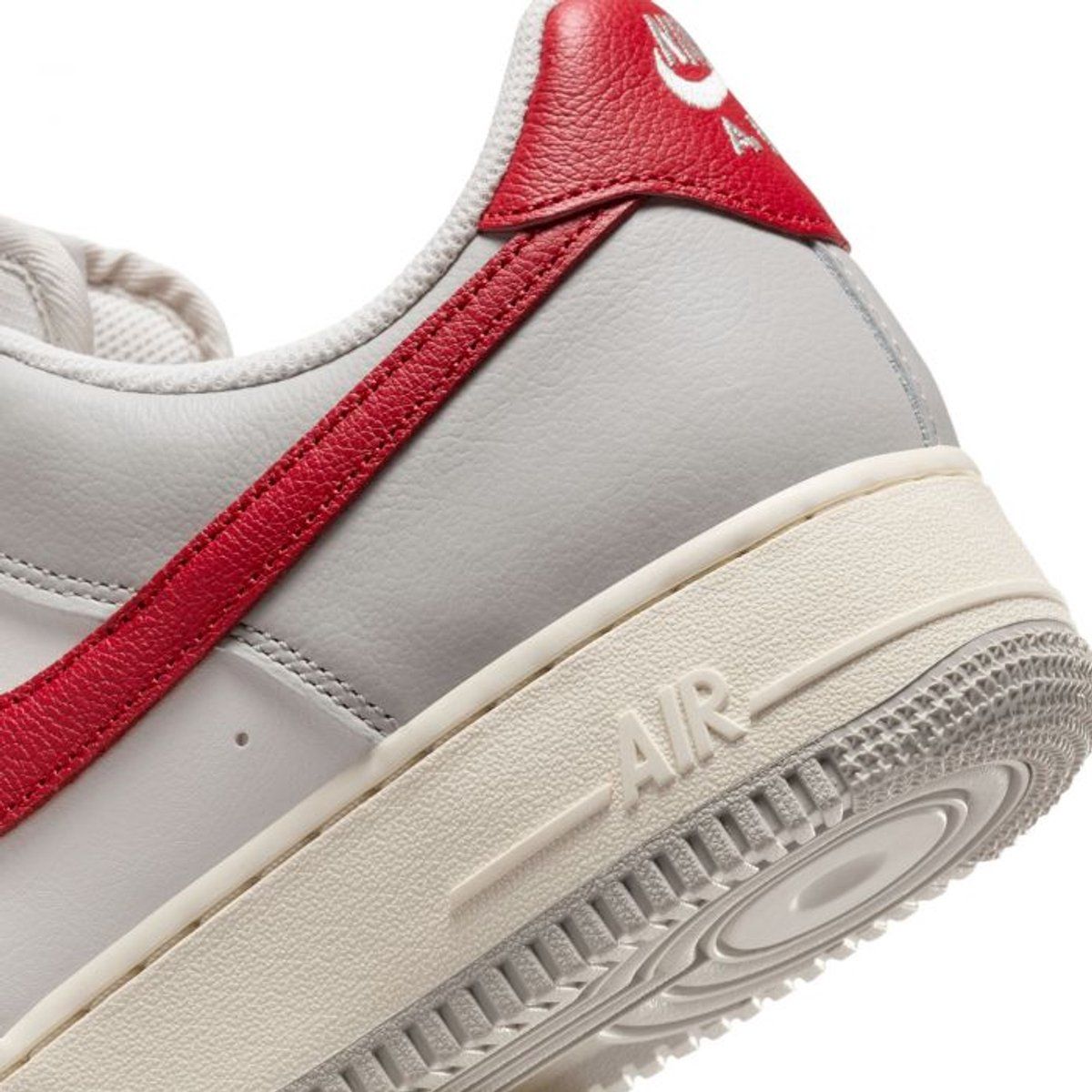 Nike Air Force 1 '07 - Rood / Grijs / Wit / Gebroken Wit